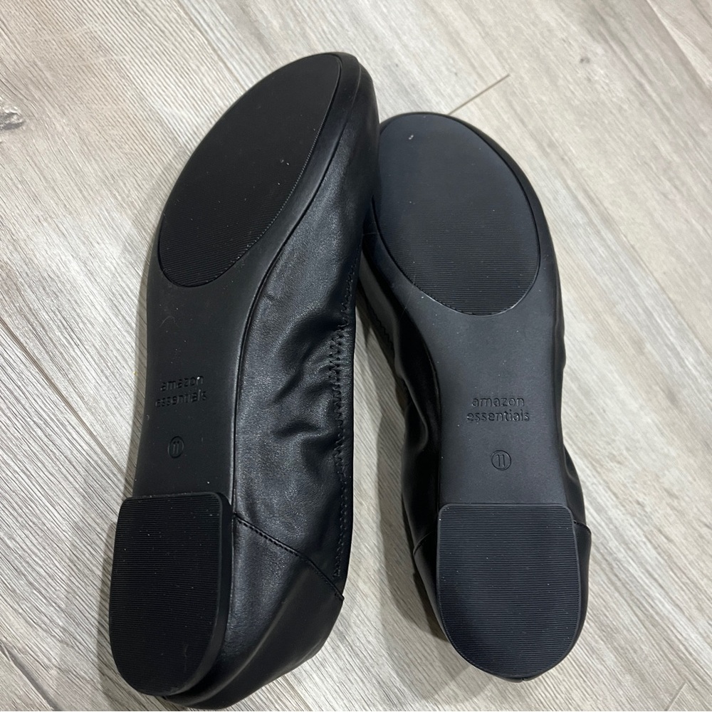 Amazon Essentials Black Round-Toe Ballet Flats NWT - image 3